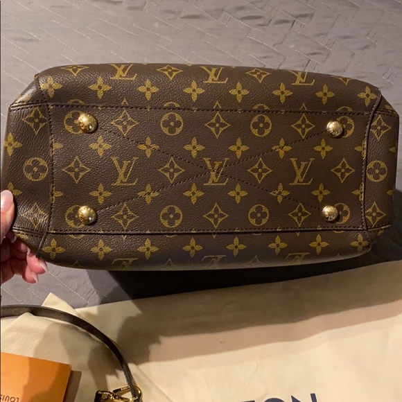 Louis Vuitton Montaigne MM - Picture 8 of 10
